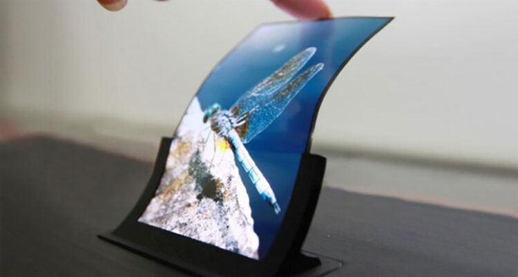 wtd_news_touch_monitor_flexible_smartphone_behind_the_corner_1